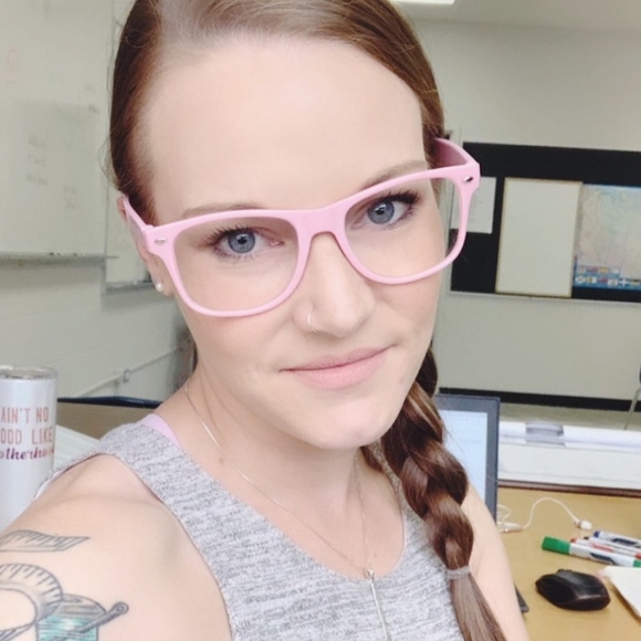 Meet your Posher, Mel - Picture 1 of 2